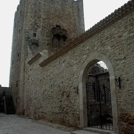 Castel Di Pietra Bed & Breakfast *