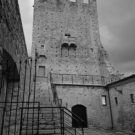 Castel Di Pietra Bed & Breakfast Pietra Montecorvino