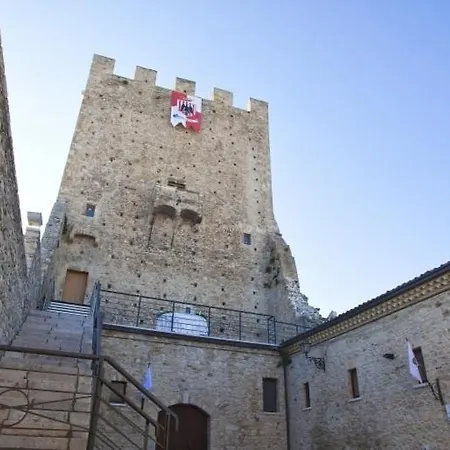 Castel Di Pietra Pietra Montecorvino